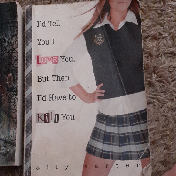 Books - Picture 2 of 7